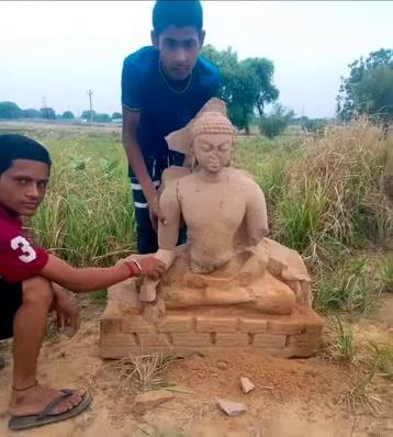 A Buddha statue was found in the cemetery of Lutar Gram Sabha of Meja Tehsil of Prayagraj.