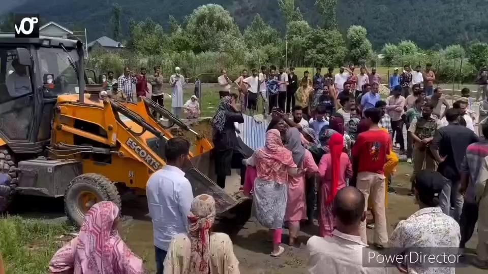 Massive demolishing drive by Pahalgam Administration against illegal structures