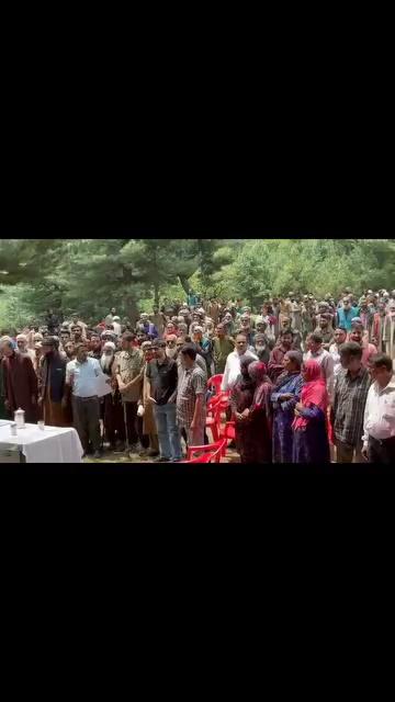 Garam Sabha of Gulistan Hajan, Tral declared 200 Sq Km of Forest land as a community Forest.
Congratulations! To Hajan Biradri for participating in large numbers and making Garam Sabha a Historical success. Zindabad!