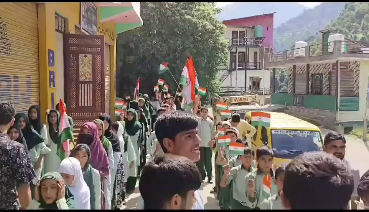 Unity in diversity, pride in our tricolour! Capturing the enthusiasm of students and staff during the Tiranga rally at Allama Iqbal Memorial Public school Kahara.zone (Bhatyas)
#TirangaRally #HarGharTiranga2024 #gharghartiranga #MomentsWithTiranga #patriotism #swachhatapakhwada2024
Ministry of Education School Education Department, J&K Samagra Shiksha, J&K NEWS- Directorate Of School Education Jammu District Administration DODA Dipr Doda