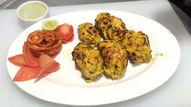 very traditional chicken Rujala kabab banana bahot hi aasan hai aap apne ghar par bhi bari aasani se bana sakte hai is video ko pura jarur dekhe or apne parivar ko khila kar ek chef wali feeling dila sakte hai