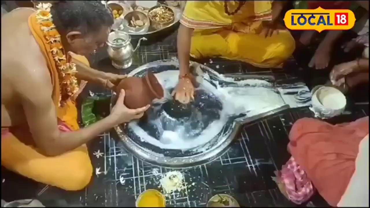 Sawan 2024: Deoghar के Baba Baidyanath Dham में उमड़ा कांवरियों का सैलाब, 9 KM लंबी कतार!