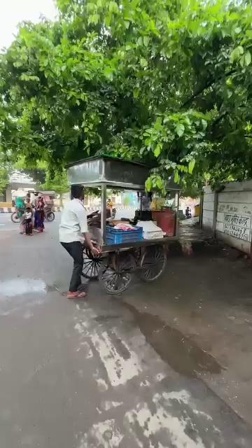 Mountain Aloo Tikki Burger Making In Agra ｜ Indian Street Food