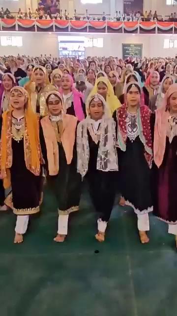 Proud moment for Kashmir! 10,000 girls performing the traditional Kashmiri folk dance in Baramulla, creating a world record and showcasing the beauty of our culture to the world. #KashmiriPride #culturalheritage #betonparimatch #JharkhandAdivasiMahotsav #delhimetro #martinon11oct #balochanationalgathering #dishapatani #hindenburgresearch #WestBengal #bronzemedal #bollywood #news #kashmirvalley followers highlight Raveena R Tandon