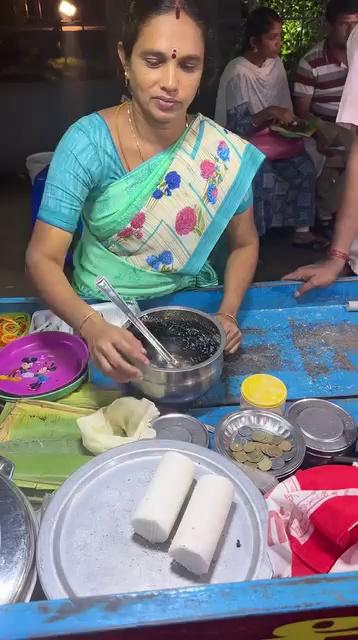 Lady selling rice cakes in raipur | Thegreatindianfoodie | Thesukritjain