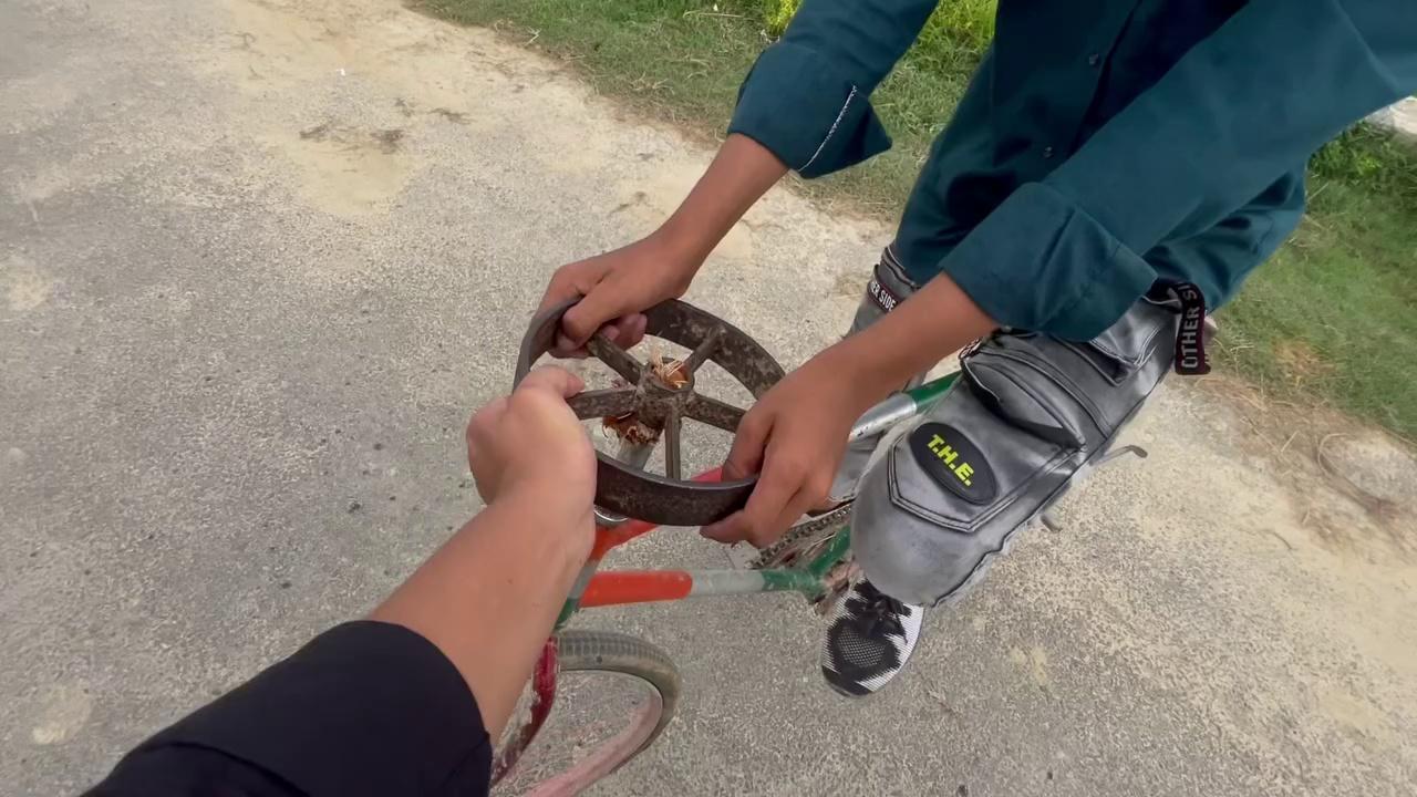 Village life
dekho isne kesa cycle bna diya
itna pani me machli mara