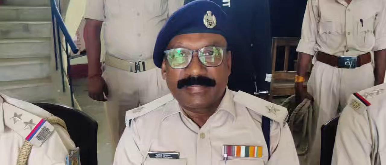 नाइस मोबाइल केयर परसाबाद मे लाखों की चोरी घटना का पुलिस ने लगभग 12 घंटे में किया उद्भेदन, एक यूवक गिरफ्तार, मायका इंस्पेक्टर सुबोध लकड़ा ने प्रेस वार्ता कर दी जानकारी