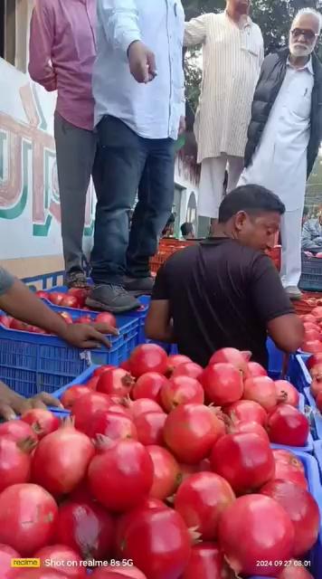 #auction #pomegranate sabji mandi Bhuntar
New Prem fruit company & Ganesh fruit company
Shop number 1-15