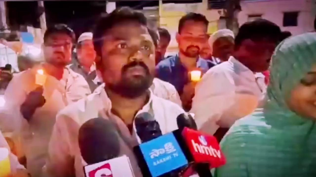 Today, the Nandyal Assembly Muslim Joint Action Committee organized a candlelight rally at Nandyal Gandhi Chowk, protesting the murder of 7-year-old Asfia from Punganur, Chittoor district.
ఈ రోజు నంద్యాల జిల్లా నంద్యాల గాంధీ చౌక్ నందు చిత్తూరు జిల్లా పుంగనూరు లో 7 ఏళ్ల బాలిక అస్ఫియా హత్య కు నిరసనగా కొవ్వత్తుల ర్యాలీ నిర్వహించిన నంద్యాల అసెంబ్లీ ముస్లిం జాయింట్ యాక్షన్ కమిటీ