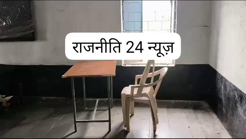 शिवपुरी जिले के कोलारस ग्राम राई गांव मे शिक्षक बने भक्षक ग्राम राई गांव के शासकीय स्कूल में विमल सर 15 से 20 दिन मे एक बार आते हैं स्कूल रजिस्टर देखा तो हाजिरी रोज लग रही हैं साहब की एक भी अबसेंड नहीं