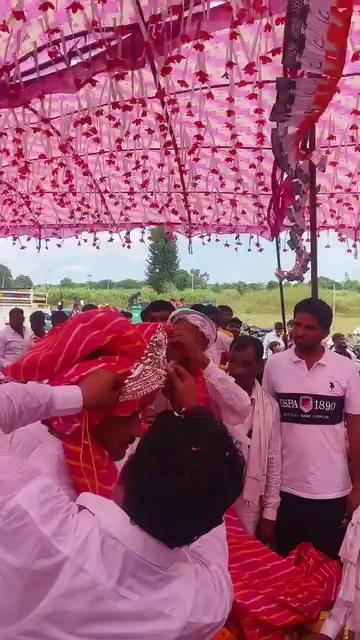 GRAM JHARPURI ME Jafru Sarpanch Jharpuri Engineer Mamman Khan MLA KO CHANDI KE MUKUT SE SAMMANIT KIYA