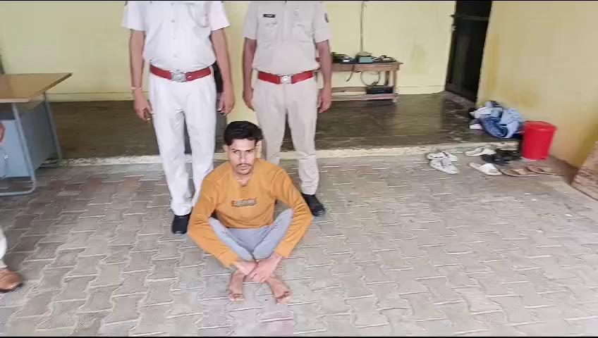 बहरोड़ सदर थाना पुलिस ने जखराना टोल प्लाजा तोड़फोड़ मामले में भगवाड़ी खुर्द निवासी महेश उर्फ घासी को किया गिरफ्तार