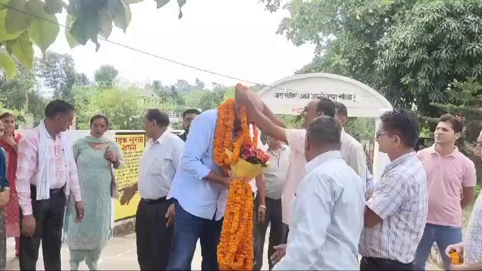 राजकीय वरिष्ठ माध्यमिक पाठशाला पनोह में खेलकूद प्रतियोगिता के शुभारंभ पर जाने का अवसर प्रदान हुआ ।
CMO Himachal Sukhvinder Singh Sukhu RajeshDharmani Aicc
Gaurav Sharma बिलासपुर सदर का गौरव
followers