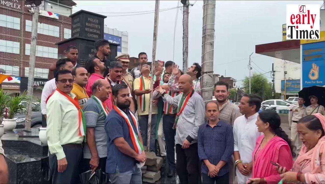 Flag hoisted on independence day by members of press club udhampur. On this occasion, students from a large number of schools participated along with dignitaries of Udhampur.