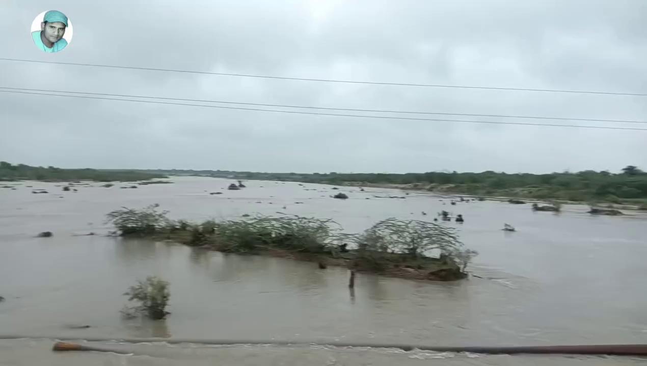 माउंट आबू से उदयपुर तक का सफर करके हमारे घर तक ,,, यह वीडियो किसी का मजाक किसी भावनाओं को ठेस पहुंचाने के लिए नहीं बनाया गया है यह वीडियो हमारे एंजॉयमेंट के लिए बनाया गया था इसलिए इस वीडियो में हम यह दिखा रहे हैं कि आप जब भी घूमने जाओ तो इस तरह से आनंद जरूर ले मौज मस्ती करते हुए जाएं लेकिन कुछ बातों का ध्यान रखें इसलिए हमने यह वीडियो आपके लिए बनाए हैं यह एक , vlog , वीडियो है ,
माउंट आबू () पश्चिमी भारत में राजस्थान राज्य के सिरोही जिले में अरावली रेंज में एक हिल स्टेशन है। यह पर्वत 22 किमी लंबा और 9 किमी चौड़ा एक चट्टानी पठार बनाता है। पर्वत की सबसे ऊँची चोटी गुरु शिखर है जो समुद्र तल से 1,722 मीटर (5,650 फीट) ऊपर है।