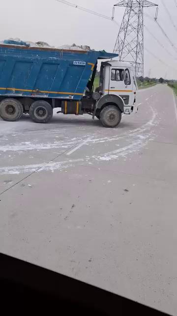 फसी गाड़ी को गाड़ी से निकलने की करते कोशिश लास्ट मे क्या हुआ जरूर देखे
#truck #dhampur #haldour #Noorpur #bijnor #nehtaur #kashipur
Roop Singh Sindhu Saab