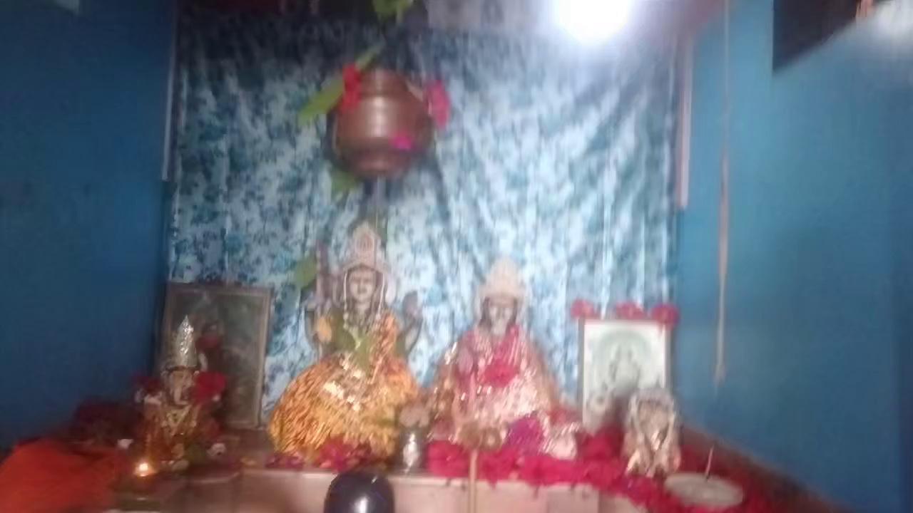 जगदीशपुर शिव मंदिर। में भगवान भोलेनाथ का अभिषेक हुआ जय भोलेनाथ