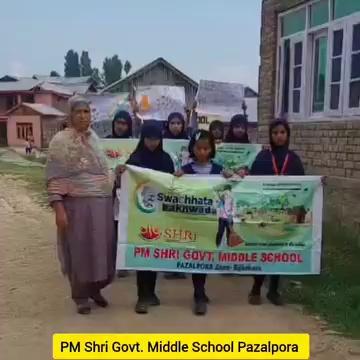 Cleanliness drive by PM Shri Govt. Middle School Pazalpora, Zone Bijbehara. Students & staff clean up the water body and public park in their locality.
Directorate of School Education Kashmir
Deputy Commissioner Anantnag
Chief Education Office Anantnag