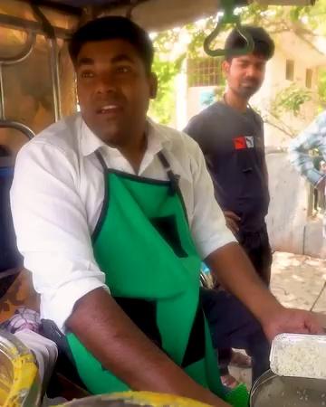 Noida Hardworking Handicapped Man Selling Sabse Sasti Ghar Wali Thali On His Battery Rickshaw Rs. 20/- Only