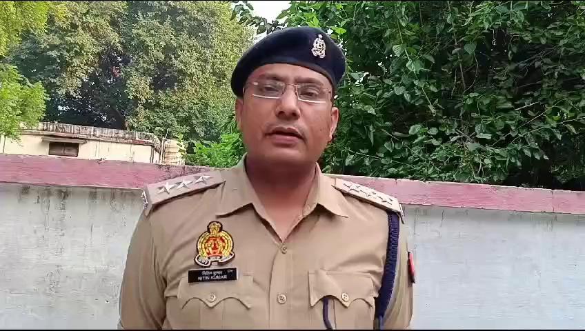 थाना बिथरी चैनपुर क्षेत्रान्तर्गत बुजुर्ग दम्पत्ति से लूट की घटना का सफल अनावरण कर घटना में संलिप्त 04 अभियुक्तगणों की गिरफ्तारी एवं बरामदगी के सम्बन्ध में क्षेत्राधिकारी हाईवे की बाईट।