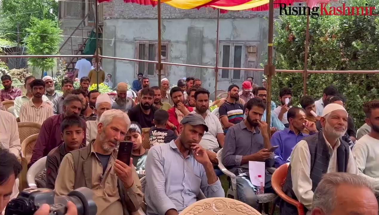 The Fruit Growers Convention was held in Tukroo, Shopian by the All India Kisan Sabha J&K. During the convention, Rajan Kshirsagar, President of All India Kisan Sabha, addressed the farmers.