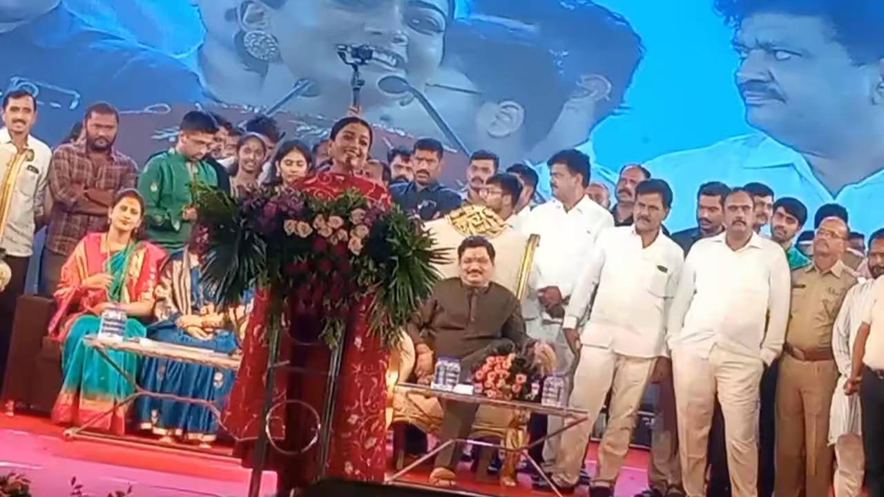 LIVE : बीड | Dhananjay Munde यांना रश्मिका मंदाना काय म्हणाली, परळीचा गणपती फेस्टिव्हल लाईव्ह