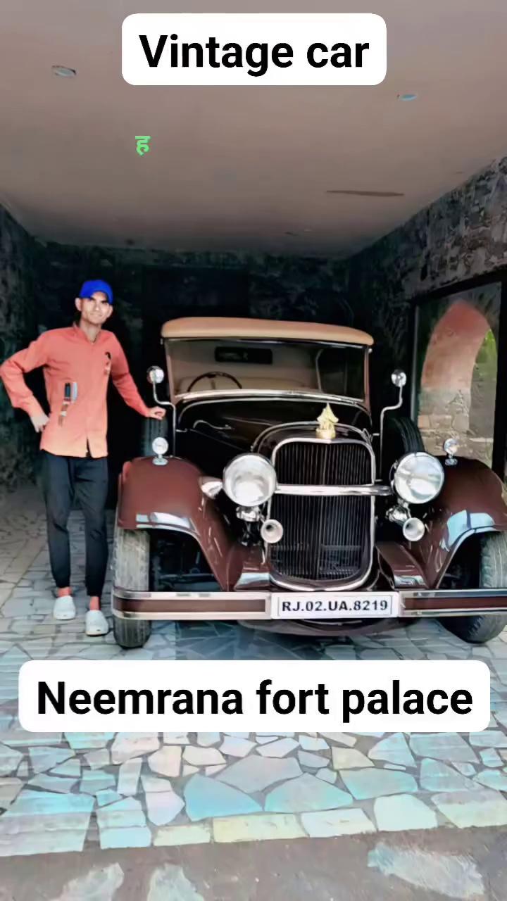 Neemrana fort palace (vintage car)