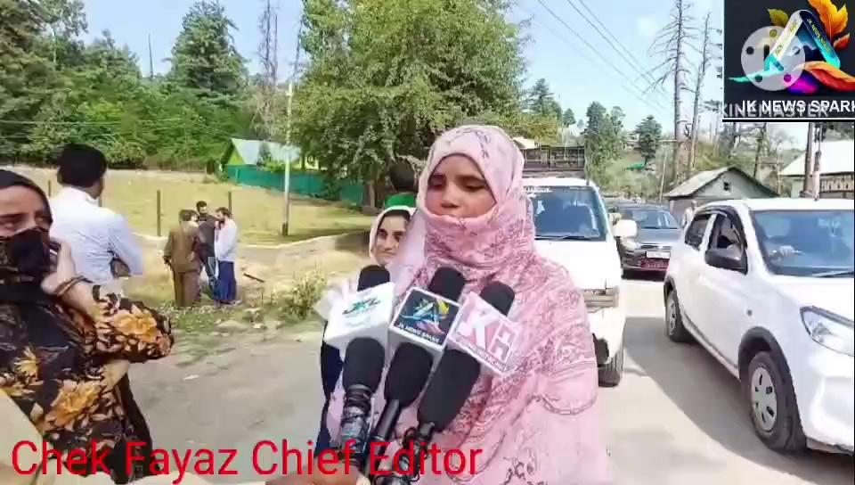 26/07/2024(Friday)JKNS
Chek Fayaz Chief Editor
Tangmarg:Parents Government Primary school Qazipora blocked Khaipora Tangmarg road at Qazipora Tangmarg North Kashmir's Baramulla District against department of Education due to availability of Teen Shed for classroom instead of concrete classrooms.Due to over heat students found unconscious and the administration is in deep sleep.Protestors demand immediate new school building for their wards other they have no option to close National Highway (NTR) and the whole responsibility will be upon the department of Education and Forest.(JKNS)Views Jammu Kashmir News Spark updates