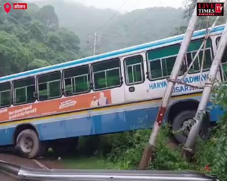 तेज रफ्तार हरियाणा रोडवेज की बस दत्यार के समीप दुर्घटनाग्रस्त, सभी सवारियां सुरक्षित : सोलन