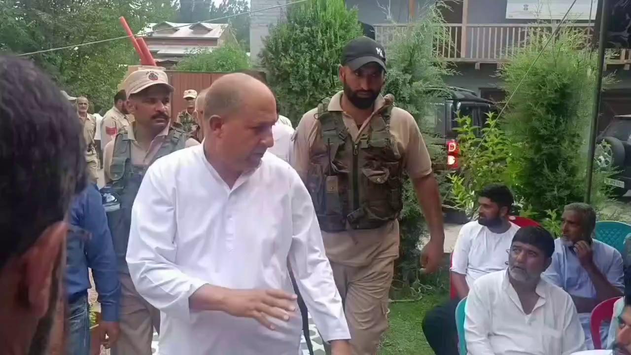 #Live G M Shaheen Visits Wuyan Pampore, Vows to Lift Stone Quarry Ban