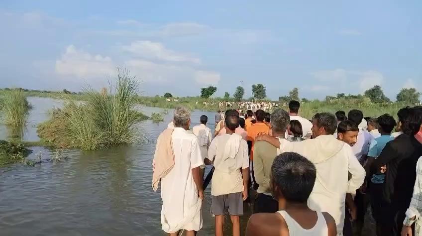 गाँव खिरकवास के तीन लडके गंभीर नदी के पानी में लापता है गांव मोरोली और खिरकवास की पुलिया के पास #भरतपुर बयाना