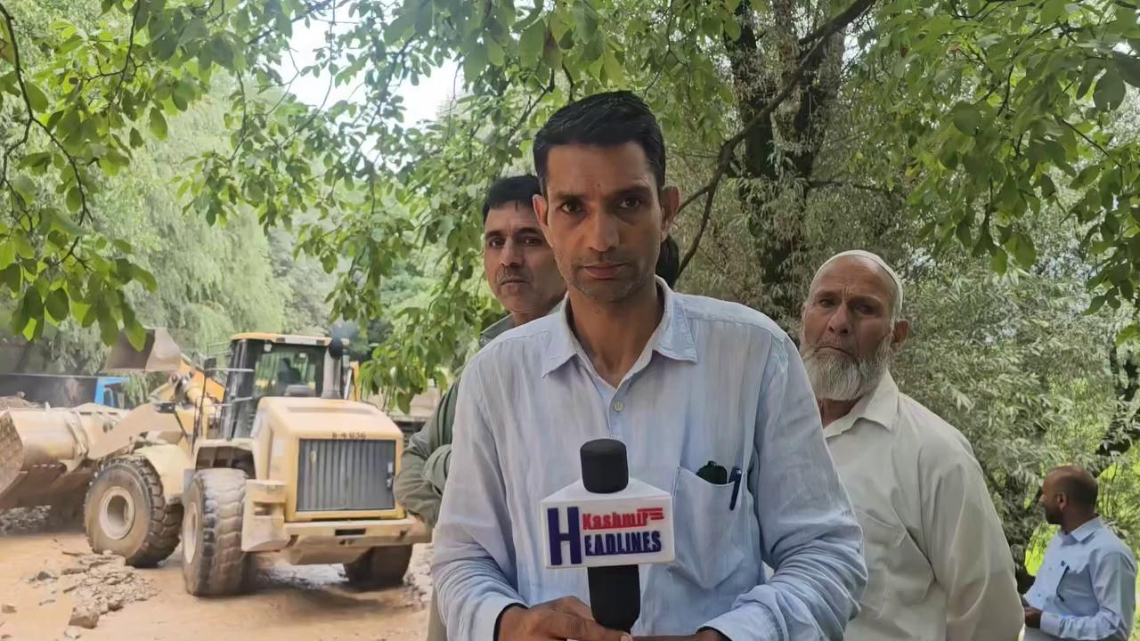 #Live from #Padawbal Kangan District Ganderbal.
Cloudburst, Mudslides Shut Srinagar-Leh Highway
Srinagar-Leh highway was closed,Roads and Houses Damages after #mudslides, triggered by #cloudburst, near #Cherwan Padawbal area in central Kashmir’s #Ganderbal district.
▪︎
▪︎
▪︎
▪︎
▪︎
▪︎
▪︎
▪︎
▪︎
▪︎
▪︎
▪︎
▪︎
▪︎
▪︎
▪︎
▪︎
▪︎
Report By : Arshid Mir ,Mir Abdul Satar Ganderbal, Mehmood Khan and Aamir Nissar U Kashmir Headlines Kashmir Headlines News
Follow8 Followers3
Followers Arshid Mir