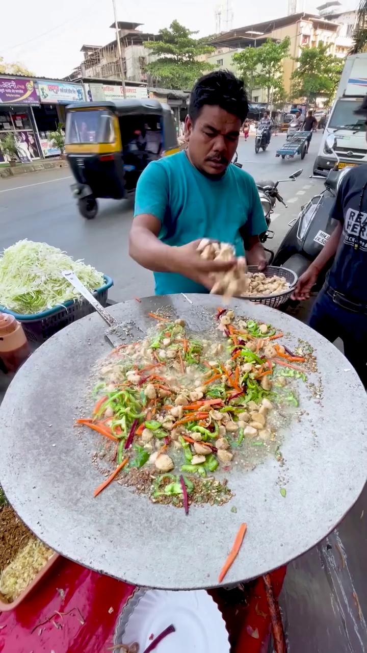 Most Gaint Noodles Cooking on Iron Griddle in Mumbai Street || Indian Street Food