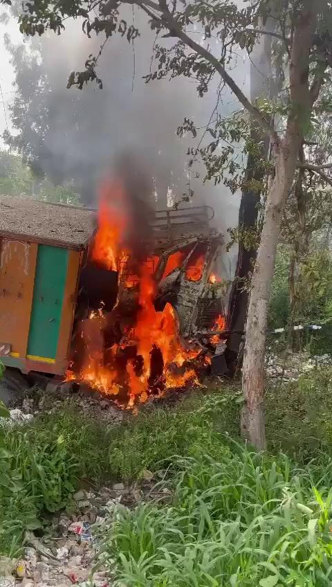 Uttar Pradesh: In Muzaffarnagar district, an overloaded truck crushed a couple riding a bike. After the accident, the truck hit a tree and caught fire. Both died after being crushed under the truck and burnt. Sudhir and Sonia were posted in Moradabad Police.