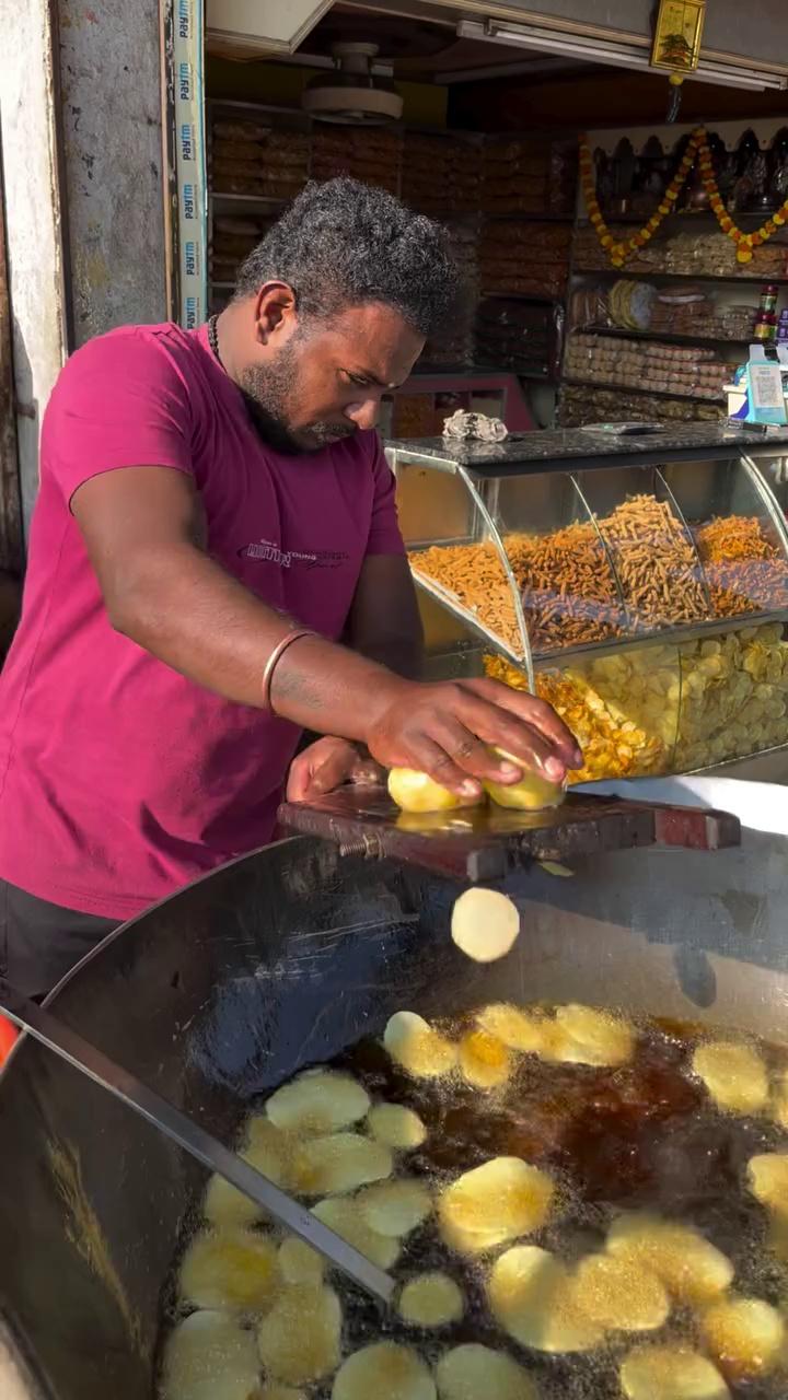 Ranjeet Anna makes Kerala style potato chips in Nashik