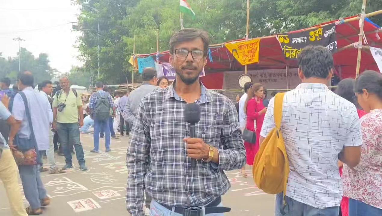 Kolkata Dharmatala Metro Channel Par Junior Doctors Ka Dharna Jari Sune Puri Baat