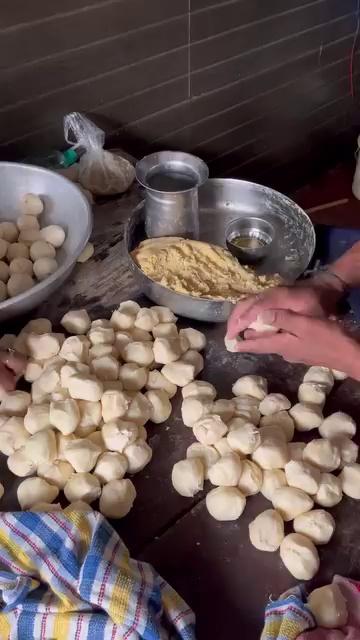 Famous Durga Khasta Kachori Of Lucknow | Street food