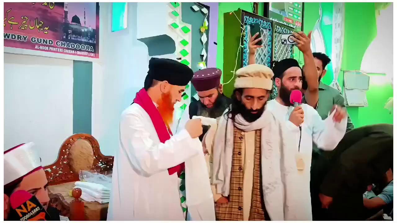 Dastarbandi Islamic Religious Peacher Dr Shaykh Ghulam Rasool Hami Sahab And Moulana Fayaz Razvi Sahab At Chodrigund Chadoora Budgam