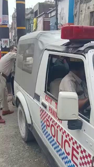 महाशिवरात्रि पर पानीपत से बड़ी खबर। सरकारी पीसीआर में सवारियां ढोहती मिली पुलिस। शहर में आज आटो रिक्शा थे बंद.......
RK News