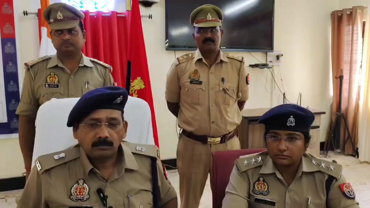 थाना घोरावल पुलिस द्वारा, अंगूठे का क्लोन तैयार कर ग्राहकों के साथ धोखाधड़ी करने वाले दो नफर अभियुक्त गिरफ्तार व घटना में प्रयुक्त सामानों की गयी बरामदगी के सम्बन्ध में अपर पुलिस अधीक्षक मुख्यालय श्री कालू सिंह की बाइट-
Uppolice
adgzonevaranasi
digmirzapur