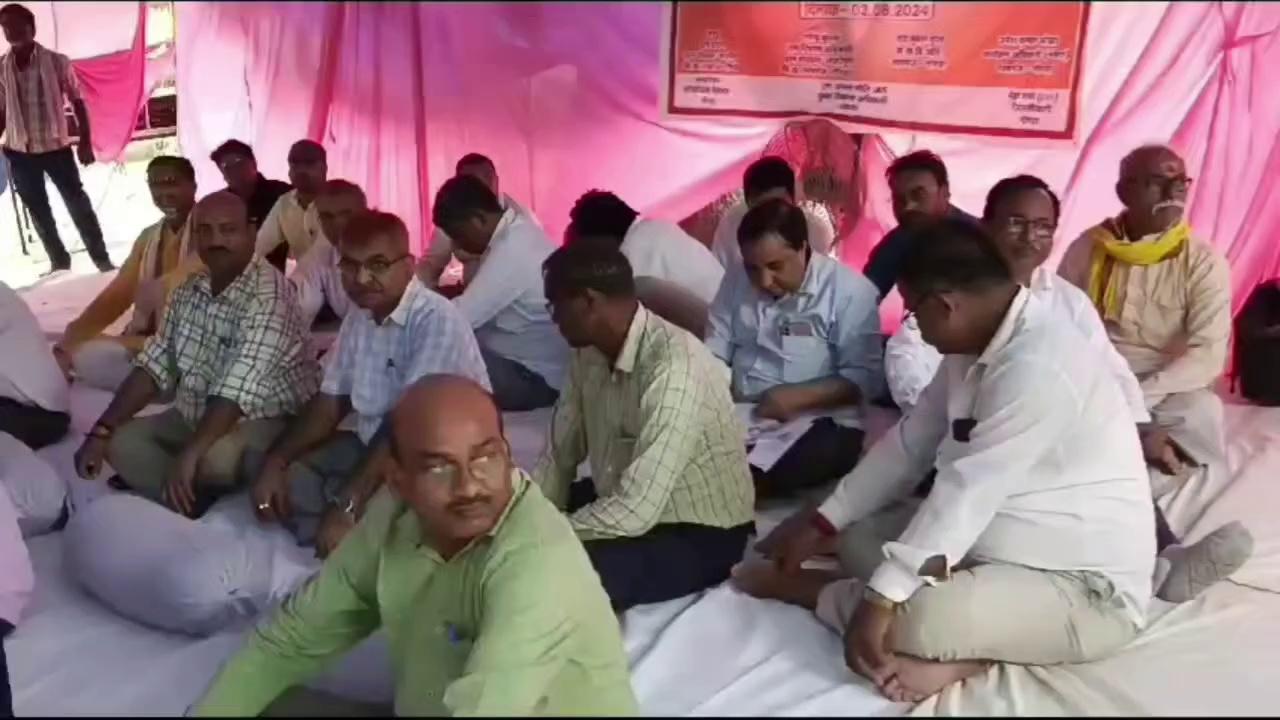 गोण्डा- ग्राम चौपालों में ग्रामीणों के शिकायतों का हुवा समाधान, एडीएम ने ब्लॉक तरबगंज के कई ग्राम पंचायतों में चौपाल लगाकर सुनी समस्याएं, ग्राम पंचायत पथार, करनीपुर, सेझिया, सिंगहाचन्दा, बौरिहा तथा काशीपुर में ग्राम चौपाल का हुवा आयोजन