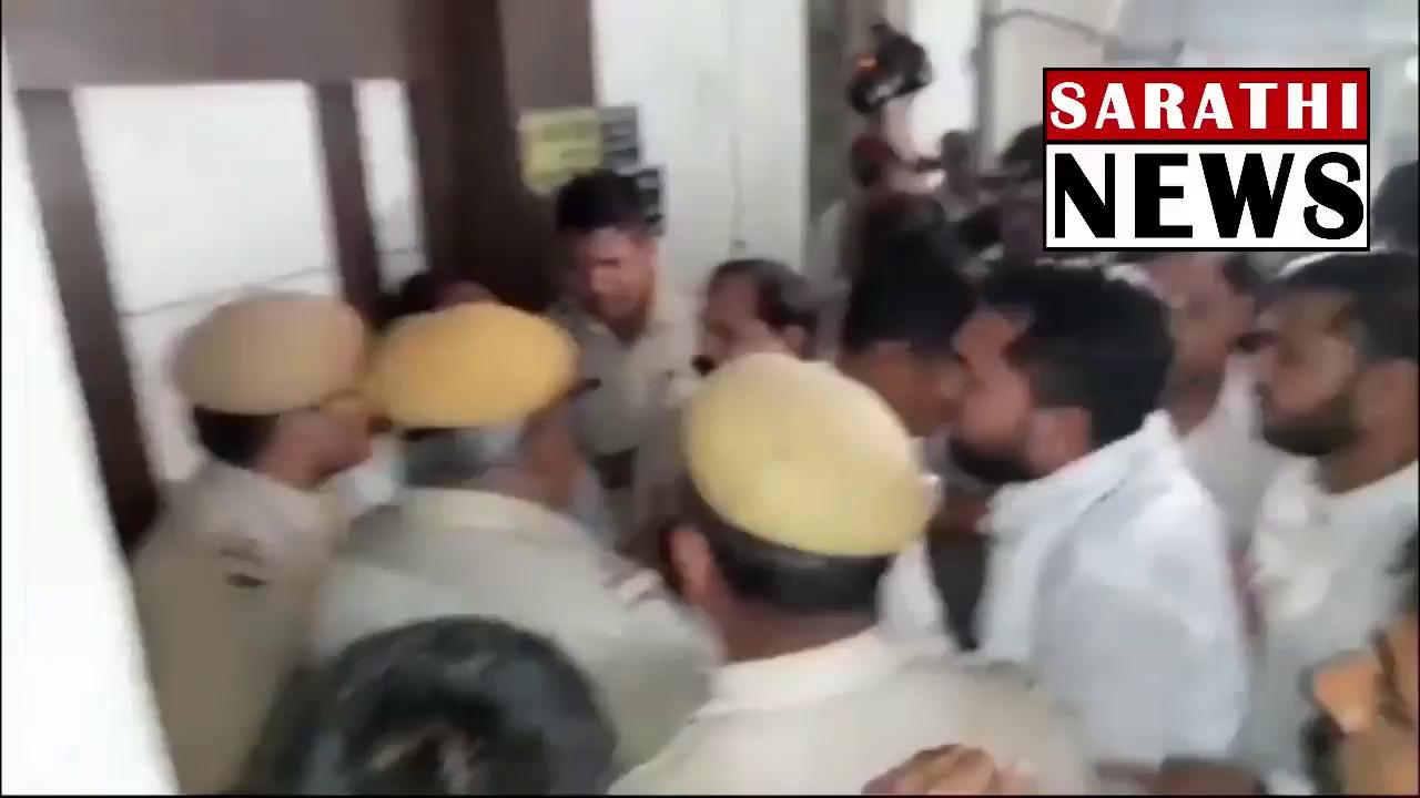 #ajmer कलेक्ट्रेट पर कोंग्रेसियों की पुलिस से धक्का-मुक्की | बिजली, पानी और कानून व्यवस्था को लेकर प्रदर्शन