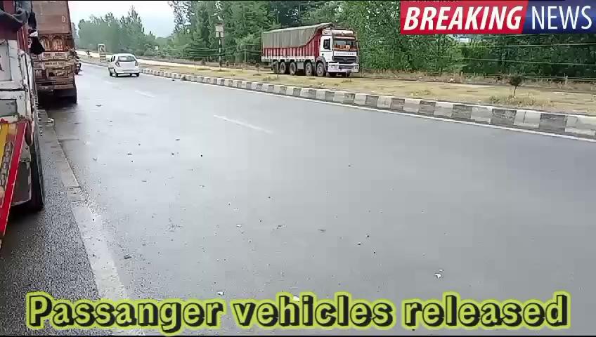 #Qazigund side #passanger vehicles released towards jammu & #Udhampur side Fresh
released