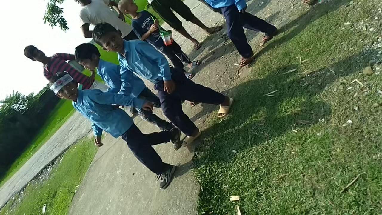 Flag weighing in the middle school Gamhariya of District Kishanganj terhagachh Block HawaKol Panchayat 15 August 78 Today as Forest Day, on the auspicious occasion of independence of our country, we celebrate this festival like every year.