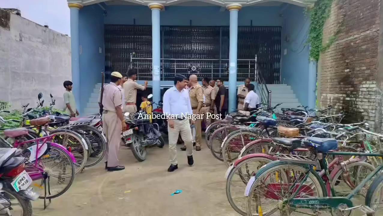 अम्बेडकरनगर जिले में एसडीएम व तहसीलदार तथा पुलिस टीम नें 5 डिजिटल लाइब्रेरी को बंद कराया।