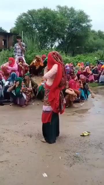 Super dance govardhan.महाराज कि परिक्रमा मे,