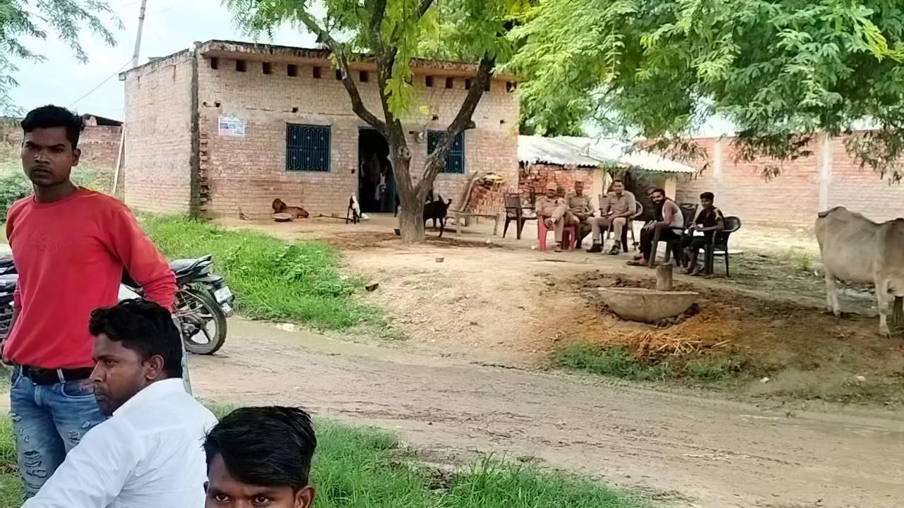 कौशाम्बी। साथियों खबर को तत्काल संज्ञान लेते हुए Zila Prashasan Kaushambi Sp kaushambi के निर्देश पर करारी पुलिस द्वारा उसी स्थान पर बाबा साहब की मूर्ति को ग्रामीणों की मदद से स्थापित कर दिया गया है, शांति व्यवस्था कायम है।