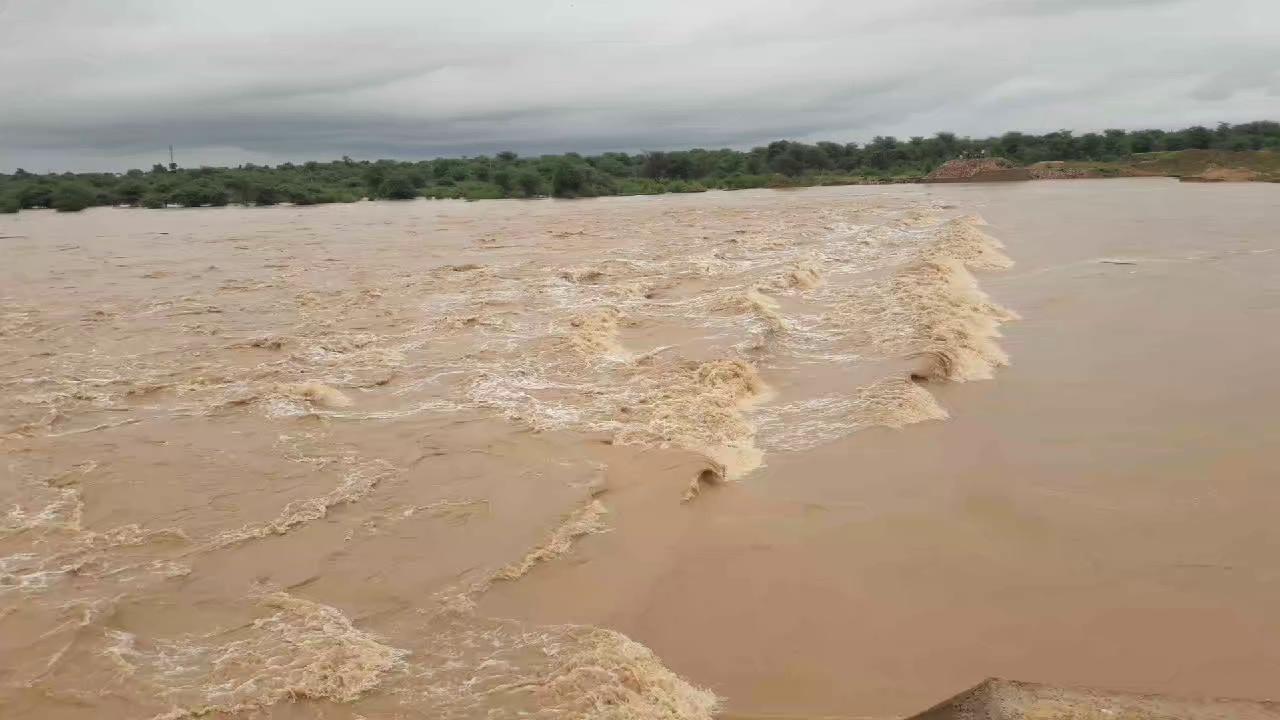 टोडाभीम क्षेत्र के गांव पहाड़ी की गंभीर नदी का नजारा