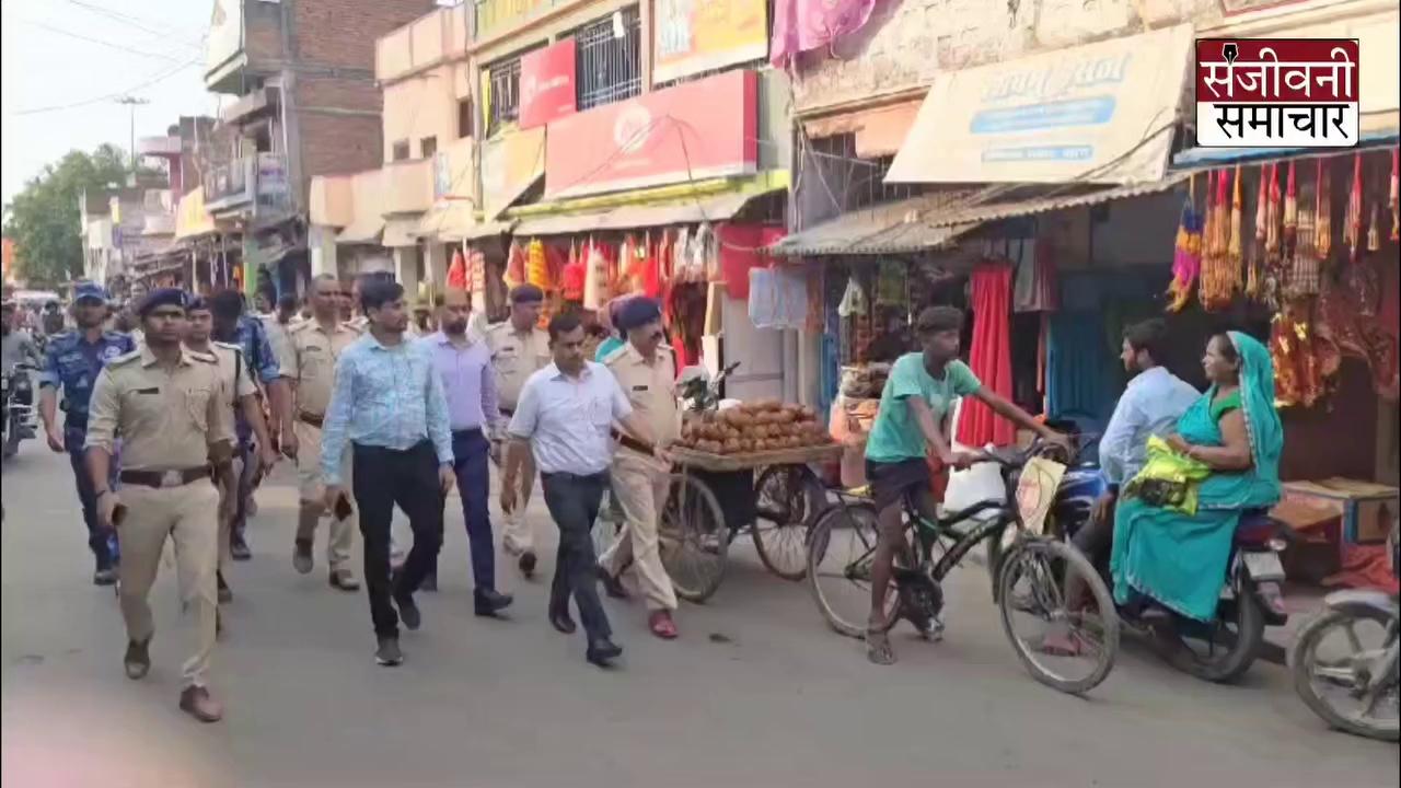 सारण के रिविलगंज में थानाध्यक्ष सुभाष पासवान, BDO और CO ने किया फ्लैग मार्च