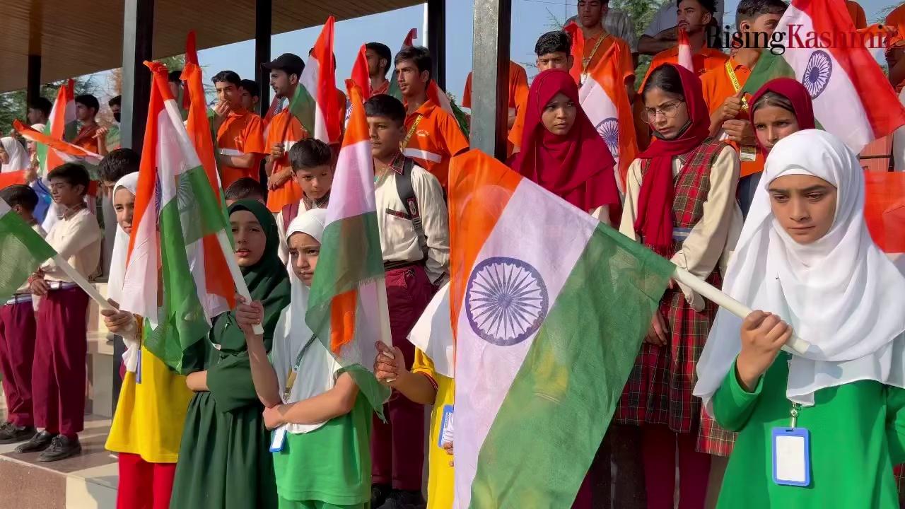 Mega Tiranga Rally Was Taken In Pulwama District. The rally was taken from Boys Degree College to Women College Pulwama which passed through main market squares.
The rally was led by Deputy Commissioner Pulwama Dr Bashrat Qayoom and SSP Pulwama P D Nitya .
During the rally people from different sections of society participated in the rally especially youth with patrotric fervour.